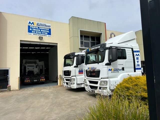 heavy vehicle workshop melton with 2 man trucks